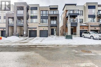 3056 Cascade Common in Oakville, ON - Building Photo - Building Photo