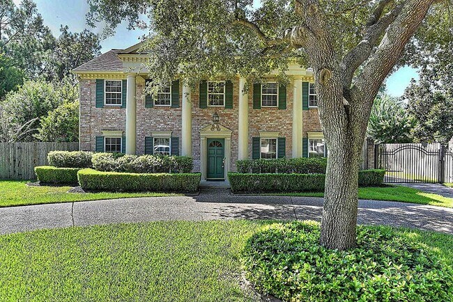 property at 14627 Carolcrest Dr