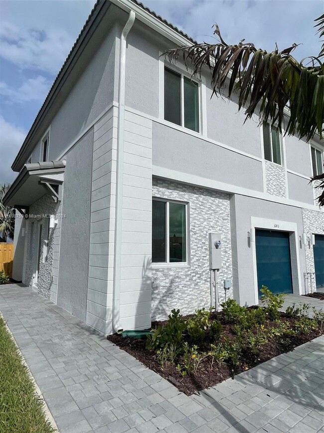 641 SE 13th St Cir in Homestead, FL - Building Photo - Building Photo