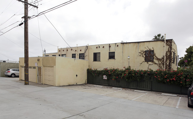 3943 Hamilton St in San Diego, CA - Foto de edificio - Building Photo