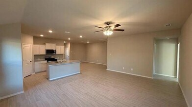 8440 Hollymead Ln in Fort Worth, TX - Building Photo - Building Photo