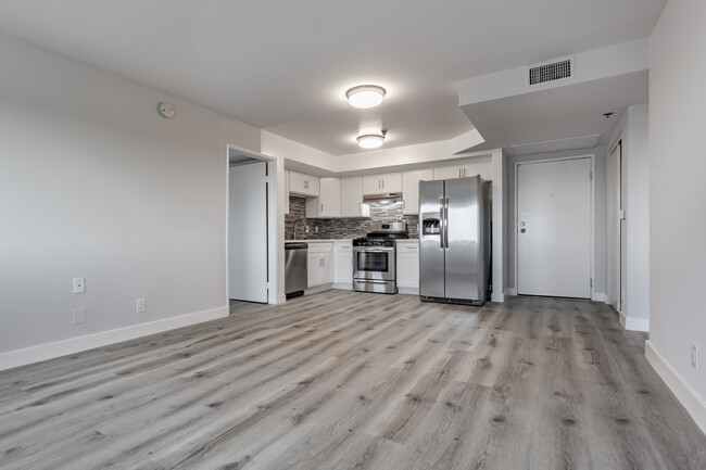 Hoover Hilltop in Los Angeles, CA - Building Photo - Interior Photo