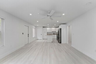 1279 Beach Rd in West Palm Beach, FL - Building Photo - Building Photo