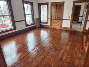 53 Gale Ave, Unit 2 in Laconia, NH - Building Photo - Building Photo