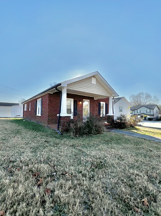 803 Cumberland Dr in Clarksville, TN - Building Photo - Building Photo