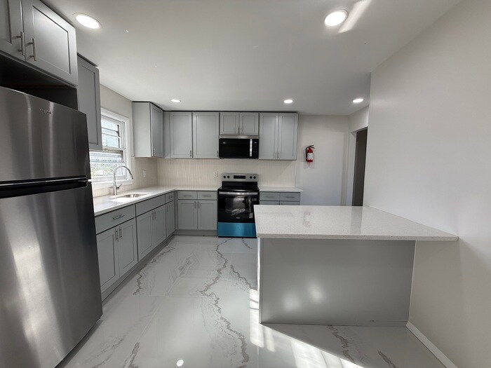 1243 Whelan Pl in Rahway, NJ - Foto de edificio