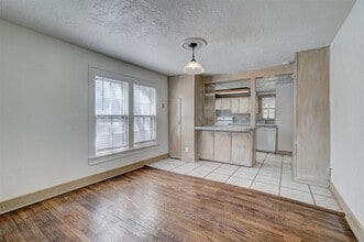 404 Chautauqua Ave in Norman, OK - Building Photo - Building Photo