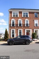 13570 Village Green Dr in Leesburg, VA - Building Photo