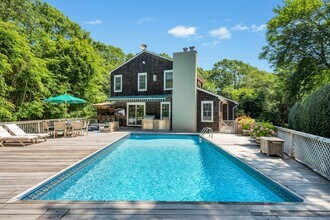 25 Broidy Ln in Southampton, NY - Building Photo - Building Photo