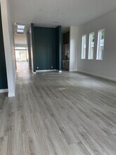 22518 Clarendon St in Woodland Hills, CA - Building Photo - Building Photo