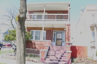 2704 E 77th St, Unit 2 in Chicago, IL - Building Photo