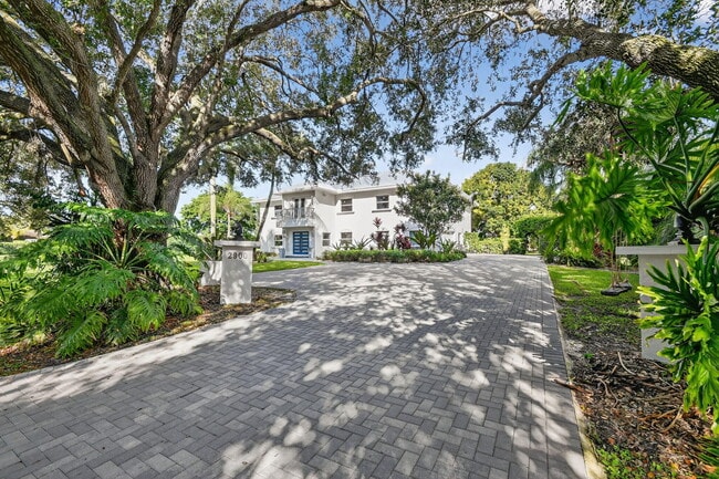 property at 2900 Greenbriar Blvd