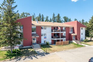 Glenchrist Heights in Red Deer, AB - Building Photo
