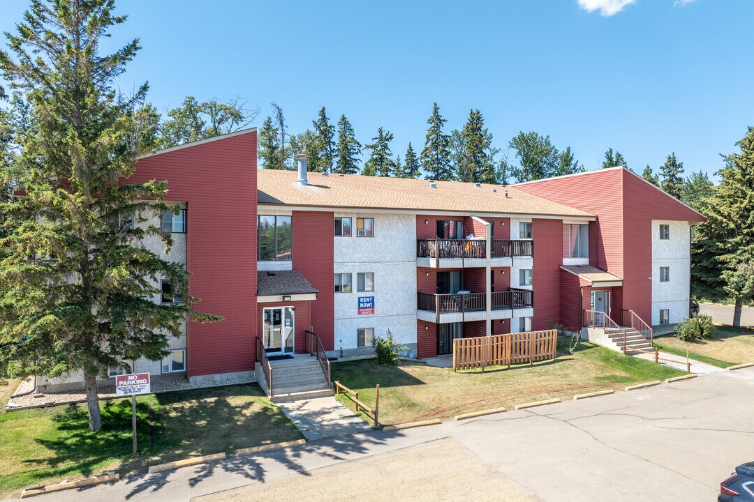 Glenchrist Heights in Red Deer, AB - Building Photo