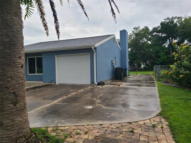 2605 Pan American Blvd in North Port, FL - Building Photo - Building Photo