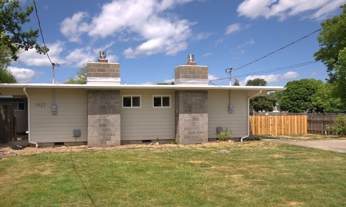 1937 NW Hayes Ave in Corvallis, OR - Building Photo