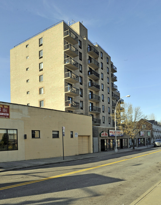 Bayside Plaza in Bayside, NY - Building Photo