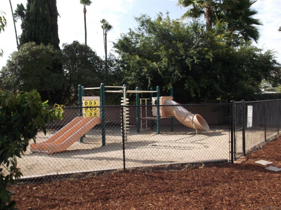 417 N Citrus Ave in Escondido, CA - Building Photo