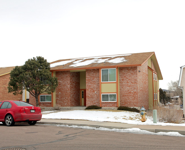 4015 Stonedike Dr in Colorado Springs, CO - Building Photo - Building Photo