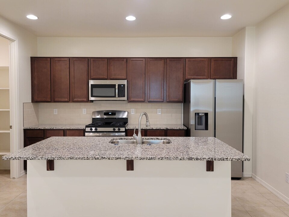 260 E Hawaii Dr in Casa Grande, AZ - Building Photo