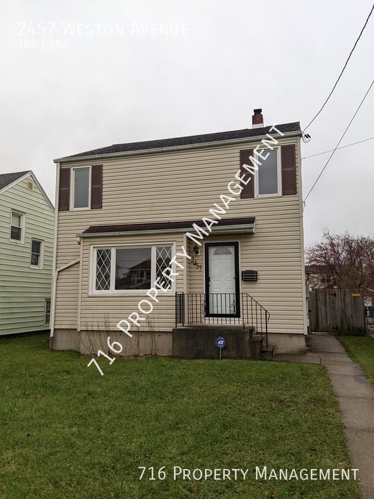 2457 Weston Ave in Niagara Falls, NY - Building Photo