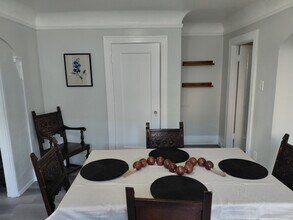 2627 Buckingham Rd, Unit 2bd 1 ba 1,100 sq ft unit in Los Angeles, CA - Building Photo - Building Photo