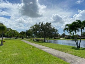 283 Cape Cod Cir in Greenacres, FL - Building Photo - Building Photo