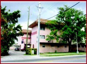 Griffing Park Apartments in North Miami, FL - Foto de edificio - Building Photo