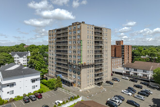 Vista Towers in Stamford, CT - Building Photo - Primary Photo