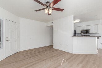 1295 N Ash St in Gilbert, AZ - Foto de edificio - Building Photo