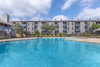 Villas at Alameda in Fort Worth, TX - Foto de edificio - Building Photo