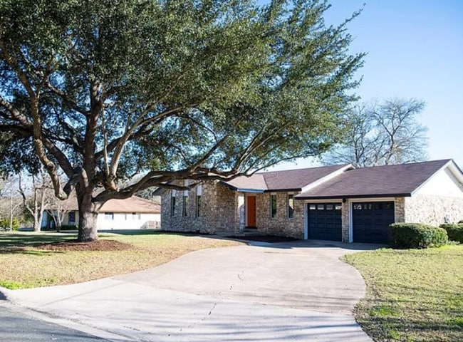 305 Whitetail Dr in Manchaca, TX - Building Photo - Building Photo