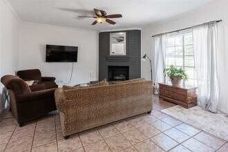 4700 Broadmoor Dr in League City, TX - Building Photo - Building Photo