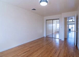 25016 41st Rd, Unit Apt. 1 in Little Neck, NY - Building Photo - Building Photo