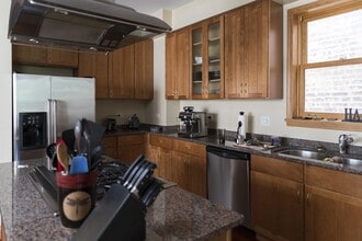 1437 W Olive Ave, Unit J09P in Chicago, IL - Building Photo - Building Photo