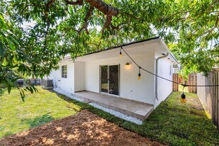 3027 SW 24th St in Miami, FL - Building Photo