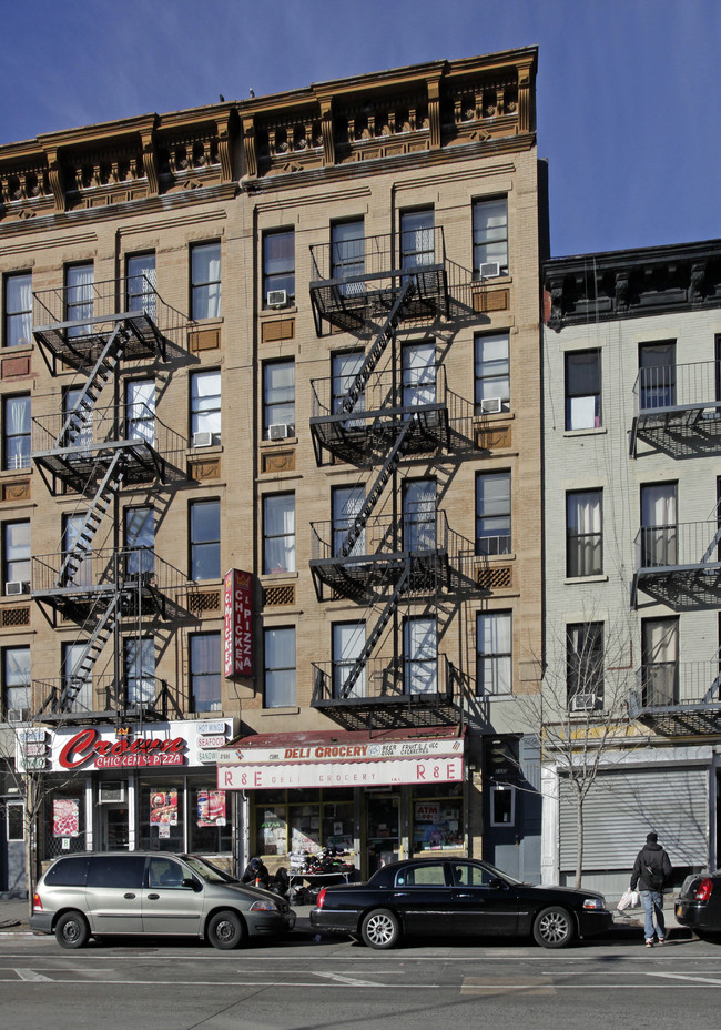 2335 First Ave in New York, NY - Foto de edificio - Building Photo