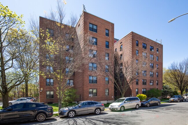 21610 77th Ave in Oakland Gardens, NY - Building Photo - Building Photo