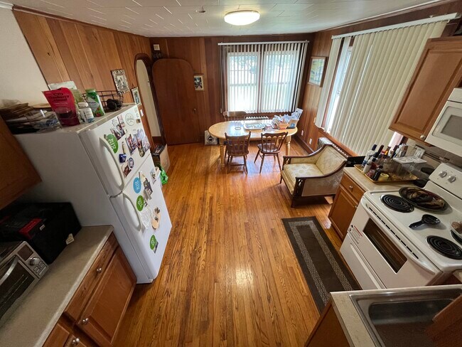 75 Brefni St, Unit 1 in Amityville, NY - Building Photo - Building Photo