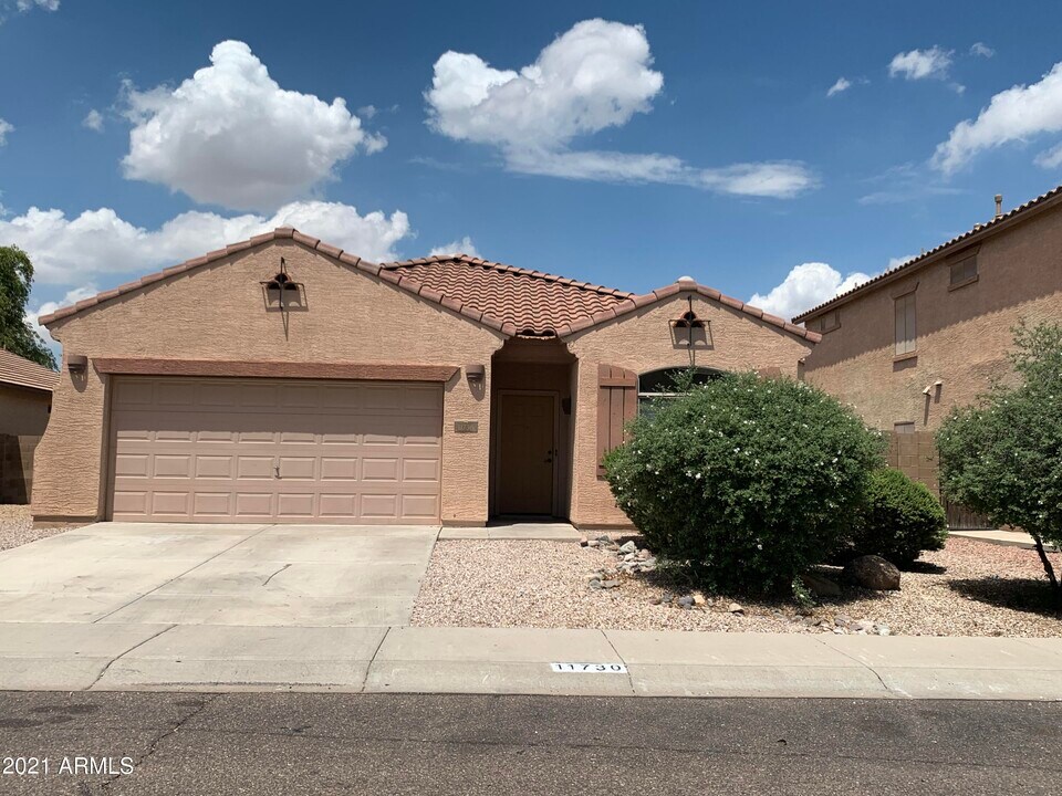 11730 W Grant St in Avondale, AZ - Building Photo