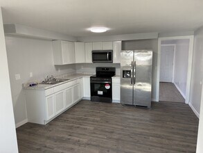 2512 West Martin Luther King Junior Drive in Peoria, IL - Building Photo - Building Photo