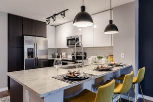 AMLI at Uptown Apartments