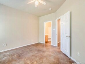 5723 Golf Heights in San Antonio, TX - Building Photo - Building Photo