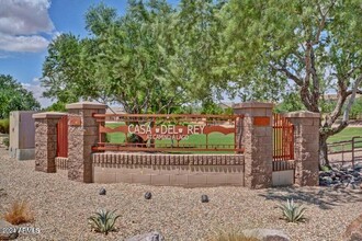 10325 W Sands Dr in Peoria, AZ - Foto de edificio - Building Photo
