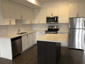 1015 Terra Verde Way in Kingston, ON - Building Photo