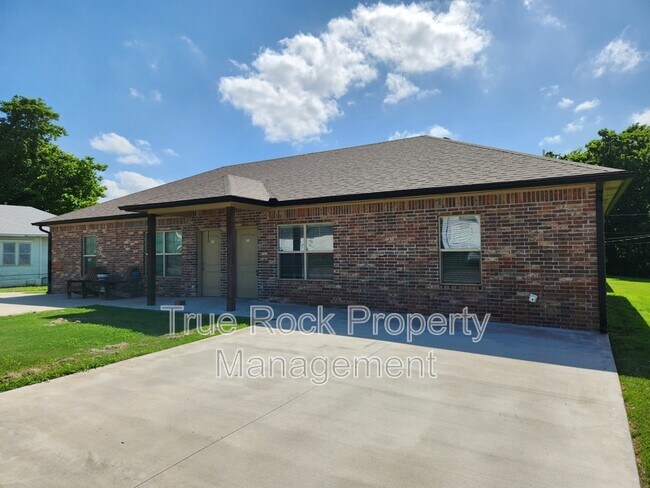 property at 219 S Hope Ave