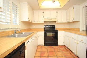 5667 Rattlesnake Hammock Rd in Naples, FL - Building Photo - Building Photo