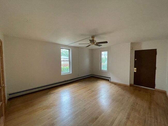 1308 N Astor St in Milwaukee, WI - Building Photo - Building Photo