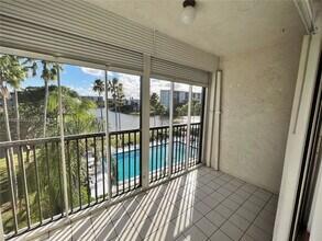 2220 N Cypress Bend Dr in Pompano Beach, FL - Building Photo - Building Photo