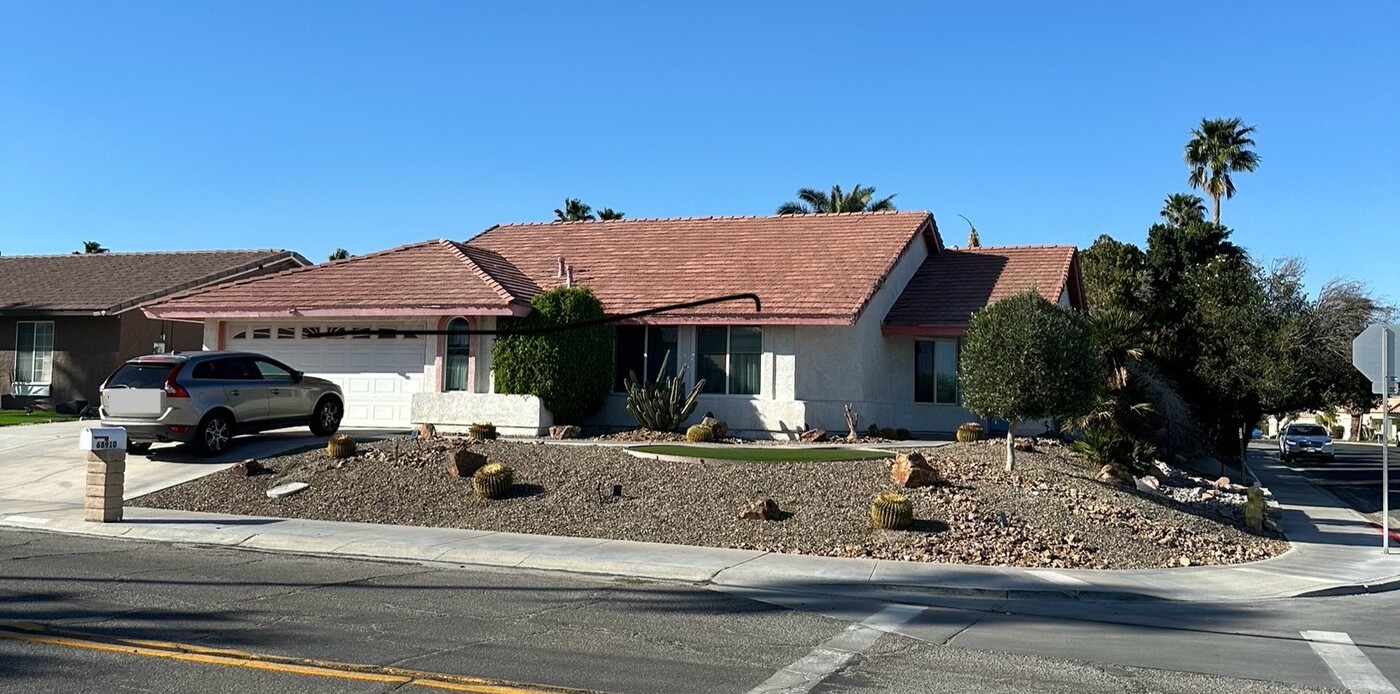 68910 Tachevah Dr in Cathedral City, CA - Building Photo